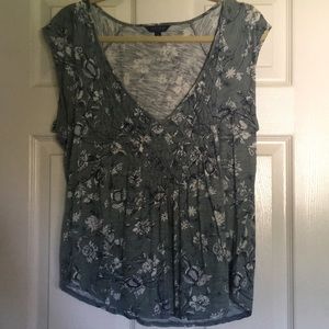 Flowered flowy top